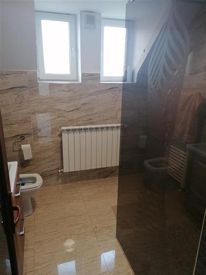 Casă individuală cu 5 camere cu Canalizare în Vărsătura