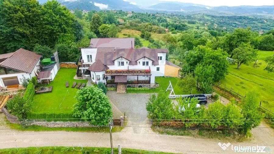 Casă cu 8 camere cu Teren 888 Mp în Sohodol