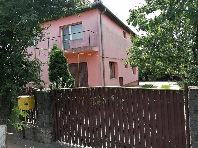 Casă cu Teren 641 Mp în Crișan