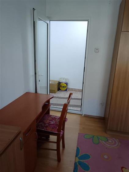 Apartament cu 3 camere decomandat, mobilat în Gară