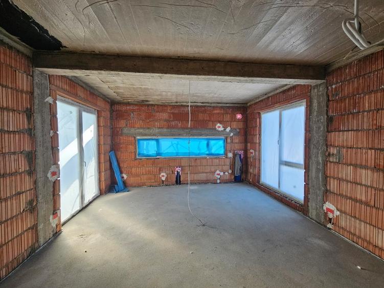 Apartament cu 3 camere decomandat în Moșnița Veche