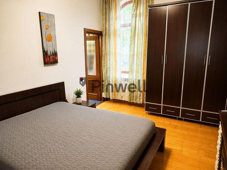 Casă individuală cu 8 camere cu Canalizare în Sud-Vest