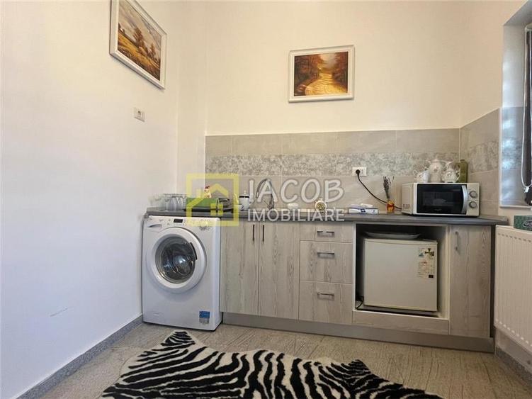 Duplex cu 4 camere cu Canalizare în Central