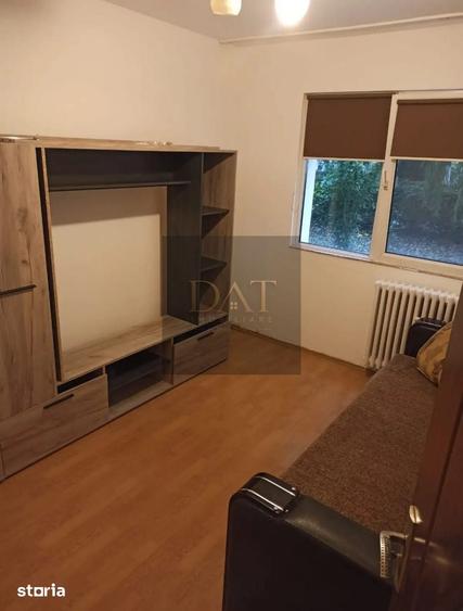 Apartament cu 3 camere semidecomandat în Central