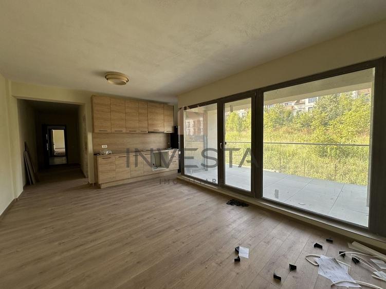 Apartament cu 3 camere semidecomandat, mobilat în Borhanci