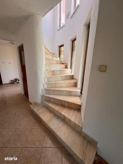 Casă cu 4 camere cu Teren 2704 Mp în Orlești