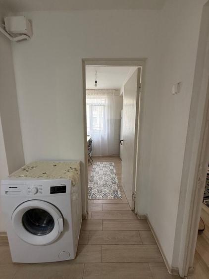 Apartament cu 3 camere decomandat în Exterior Vest