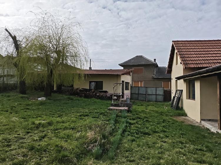 Casă cu 4 camere cu Teren 1000 Mp în Exterior Vest