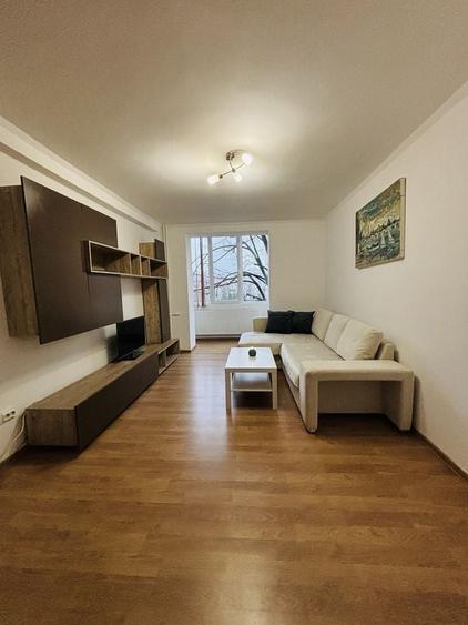 Apartament cu 2 camere decomandat în Medicină