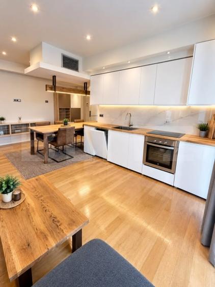 Apartament cu 3 camere semidecomandat, mobilat în Florești