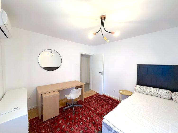 Apartament cu 4 camere decomandat în Titan