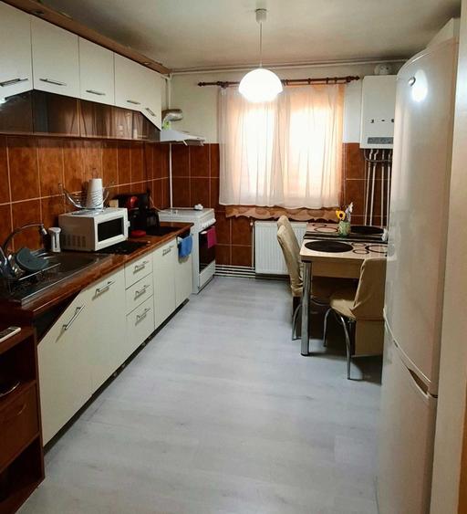 Student, caut coleg(a) de apartament in zona M. Viteazu - Rahova, camera cu balcon propriu - 2