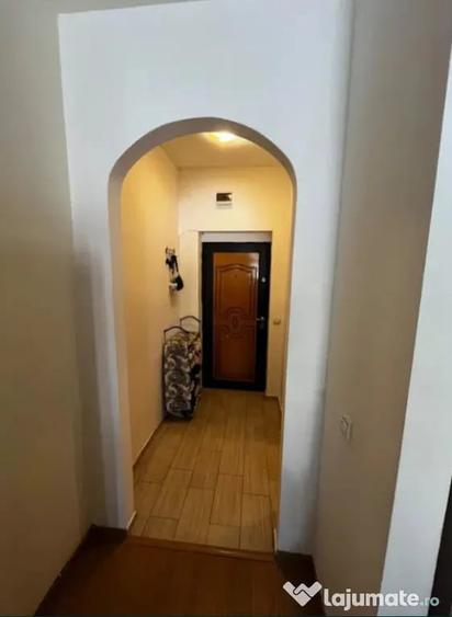 Garsonieră decomandată în Noua