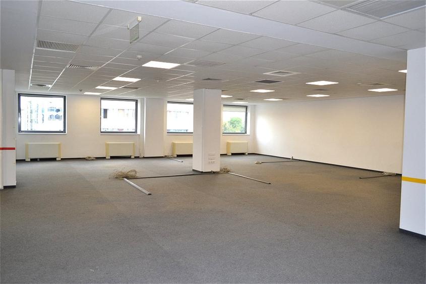 Birou, de 375 mp, în Central