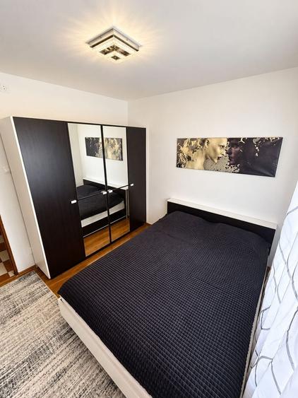 Apartament cu 3 camere decomandat, mobilat în Dâmbovița