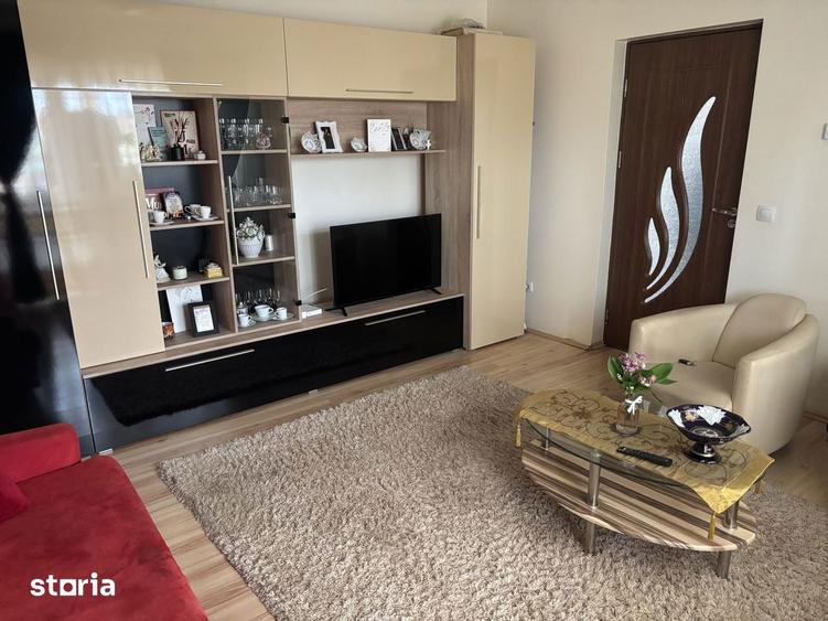 Apartament cu 3 camere semidecomandat în Soarelui