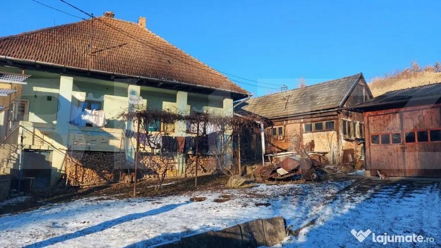 Casă cu 4 camere cu Teren 1500 Mp în Vâlcele