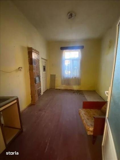 Casă cu 2 camere cu Canalizare în Central