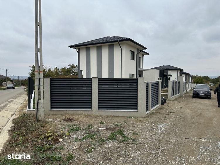 Casă cu 4 camere cu Teren 500 Mp în Podu Roș