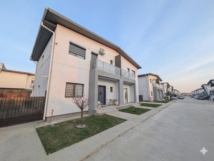 Casă individuală cu 4 camere cu Canalizare în Tunari