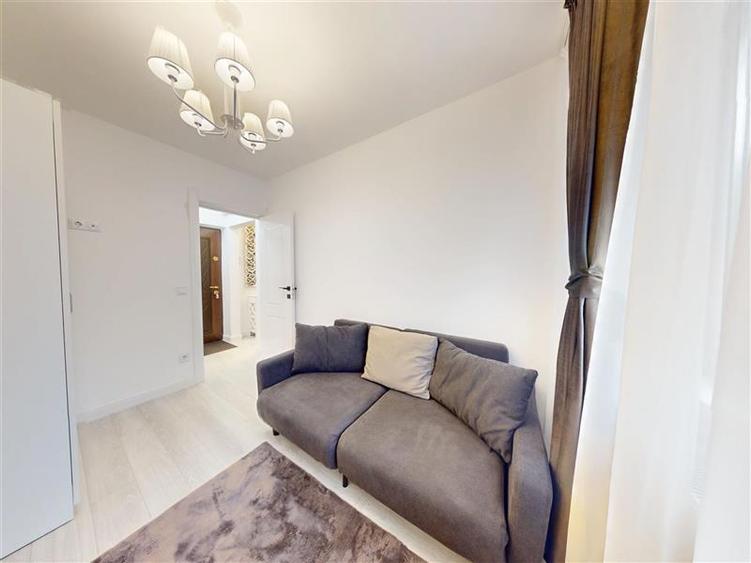 Apartament cu 3 camere semidecomandat, mobilat în Centrul Civic