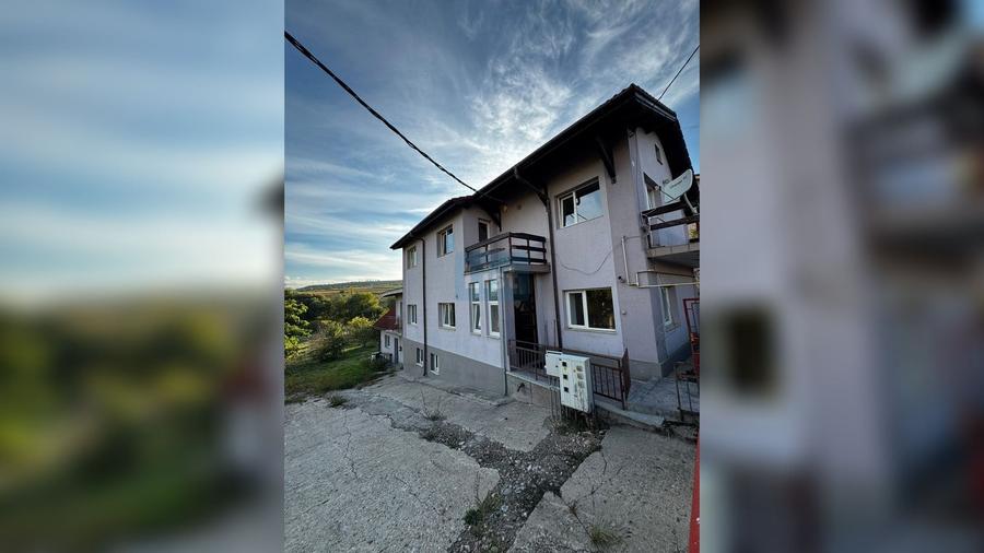 Casă cu 4 camere cu Canalizare în Iris