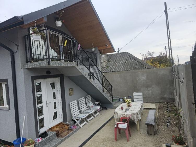 Casă cu 4 camere în Băbana