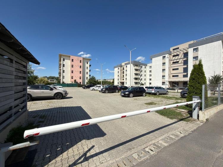 Apartament cu 2 camere decomandat, mobilat în Tractorul