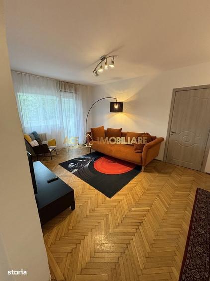 Apartament cu 3 camere semidecomandat, mobilat în Turda