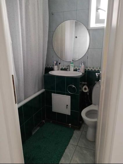 Apartament cu 3 camere semidecomandat în Decebal