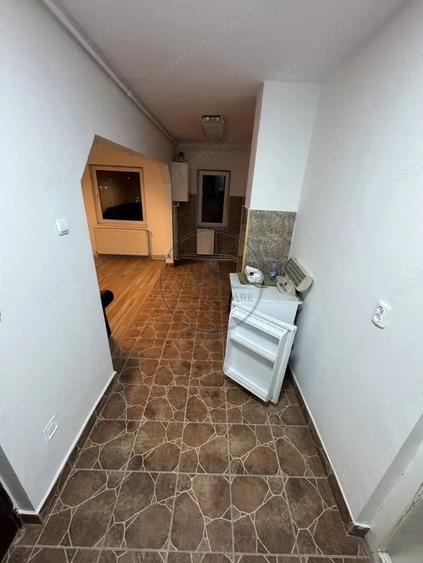 Apartament cu 3 camere semidecomandat în Sud