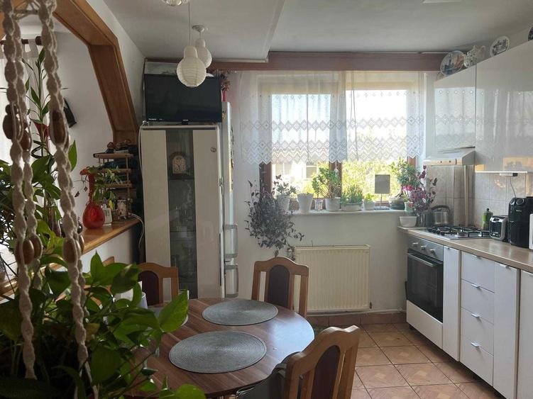 Apartament cu 4 camere semidecomandat în Central