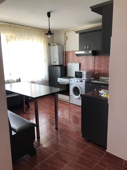 Apartament cu 3 camere decomandat în Dâmbul Rotund