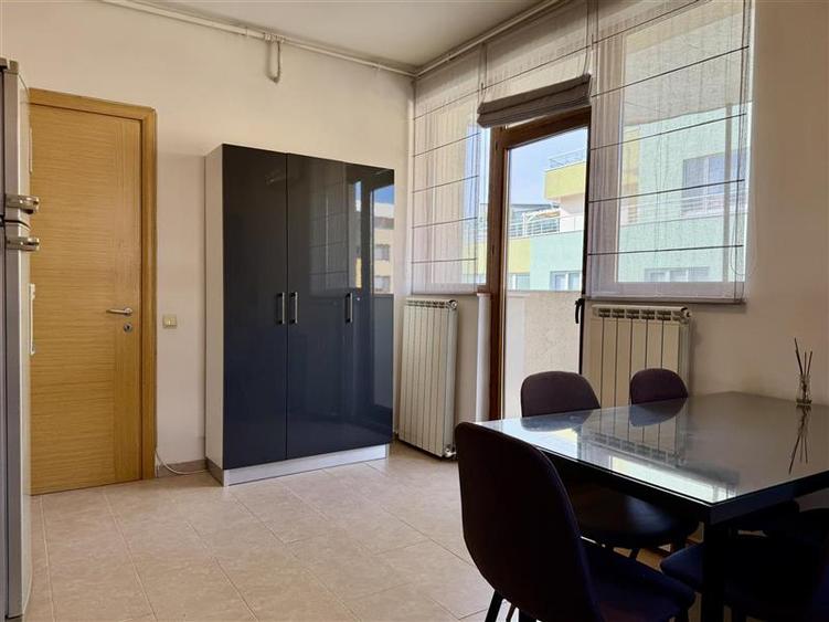 Apartament cu 4 camere semidecomandat în Herăstrău