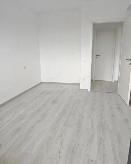 Apartament cu 2 camere decomandat în Tractorul