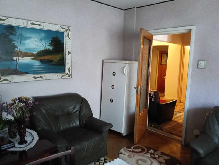 Apartament cu 4 camere decomandat în Central