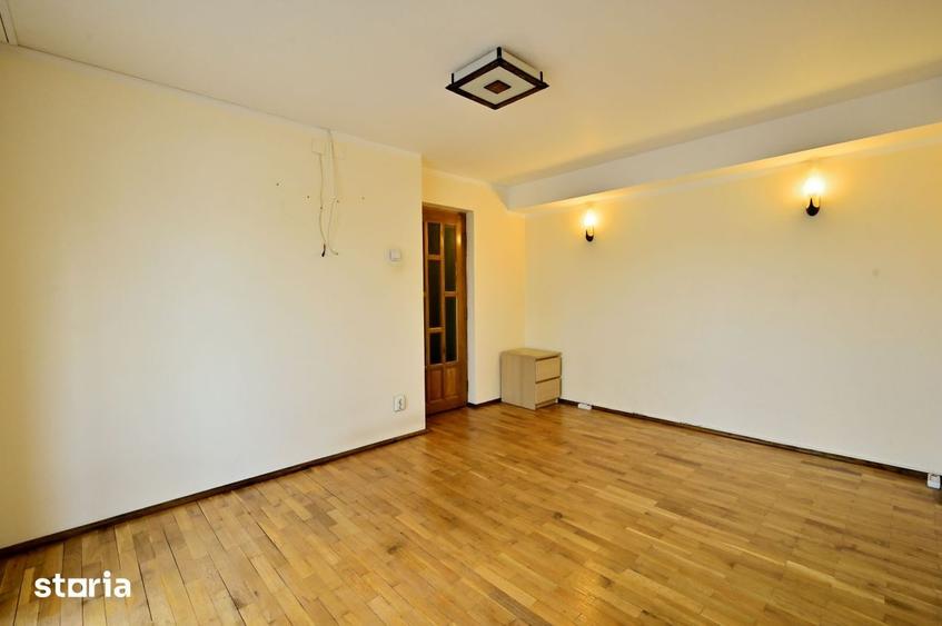 Apartament cu 4 camere decomandat în Vest