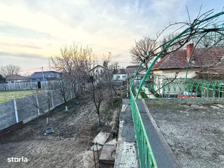 Casă cu 4 camere decomandat în Buziașului