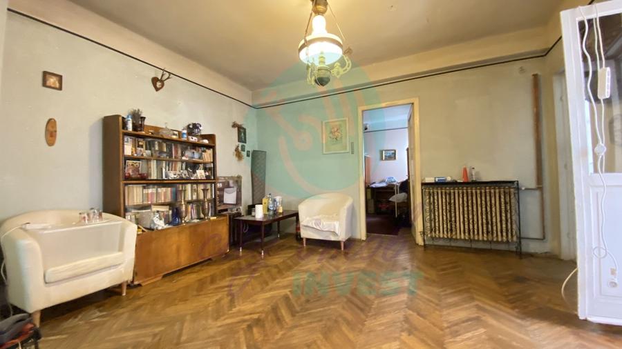 Apartament cu 3 camere semidecomandat în Moșilor