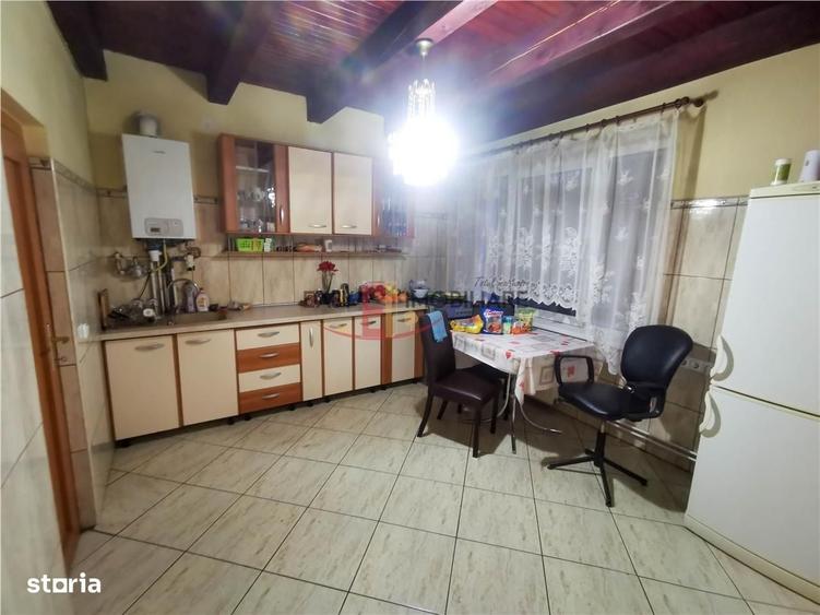 Casă cu 3 camere în Curteni