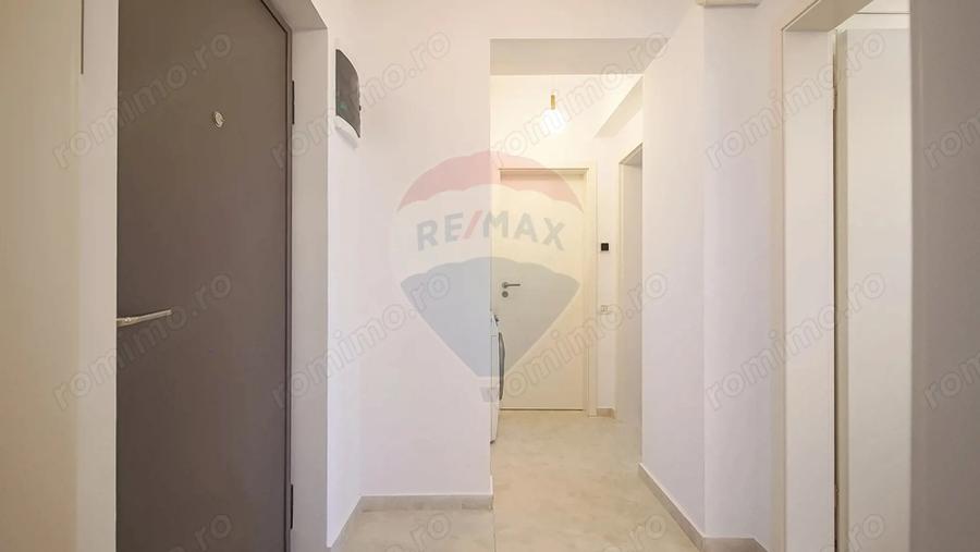 Apartament cu 3 camere decomandat în Noua