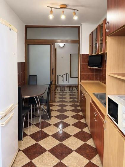 Apartament cu 3 camere decomandat, mobilat în Ultracentral