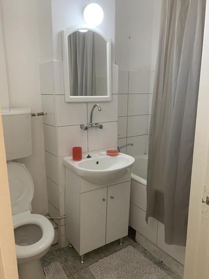 Garsonieră decomandată în Central