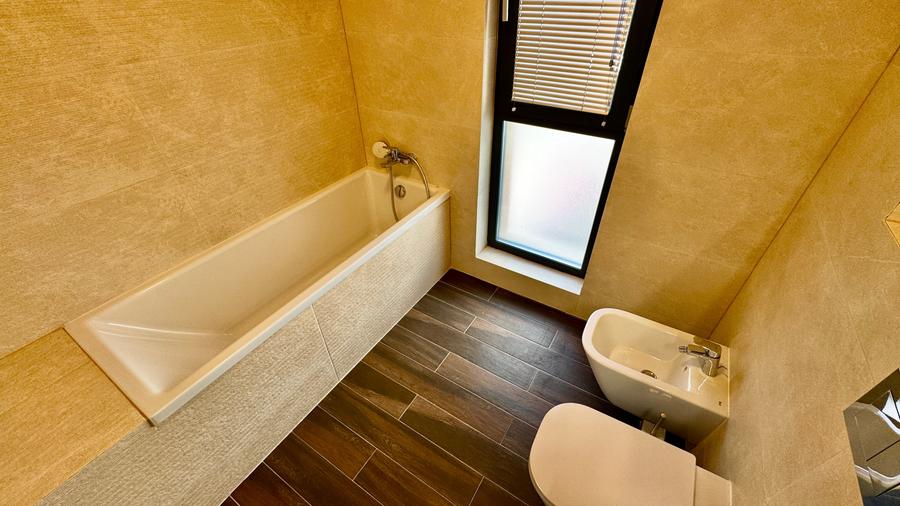 Apartament cu 2 camere decomandat în P-ta Presei Libere