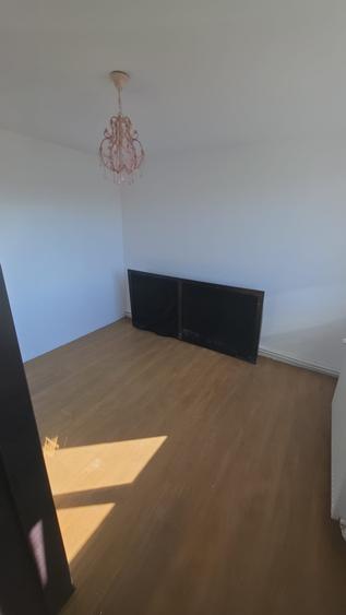 Casă individuală cu 9 camere cu Teren 400 Mp în Central