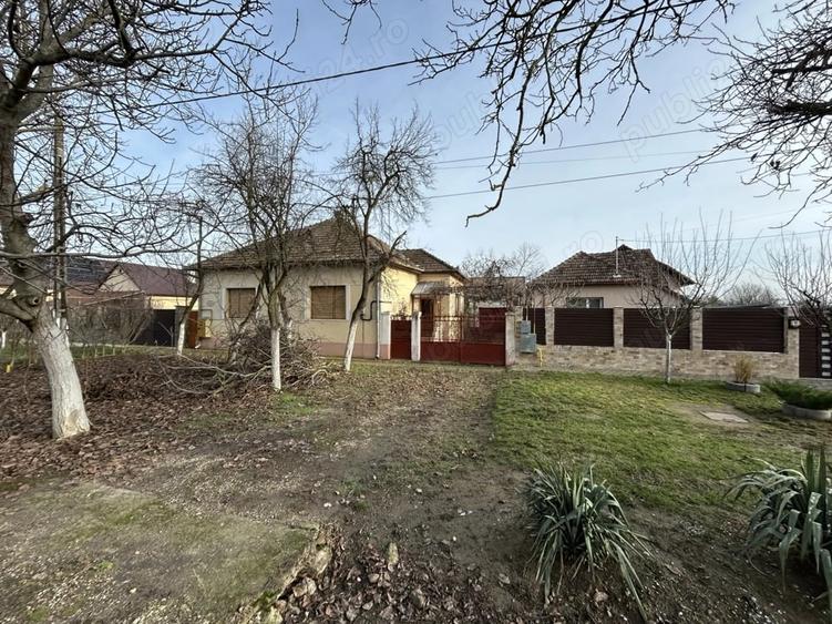 Casă cu 4 camere cu Teren 1500 Mp în Mândruloc