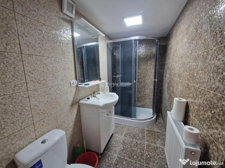 Casă cu 12 camere cu Teren 1000 Mp în Români