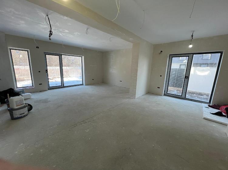 Casă individuală cu 5 camere cu Teren 400 Mp în Corbeanca