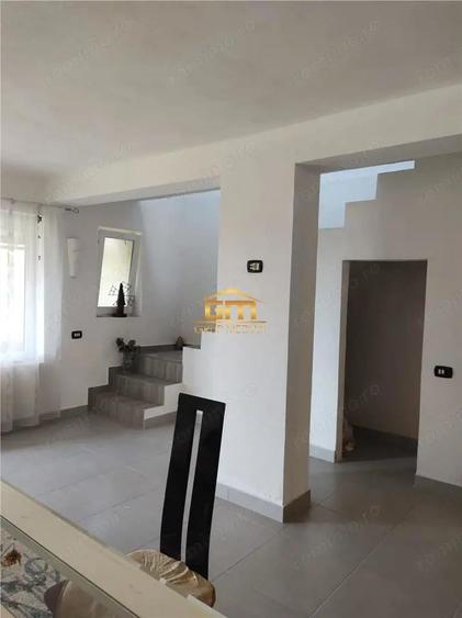 Casă cu 6 camere cu Teren 5600 Mp în Golești