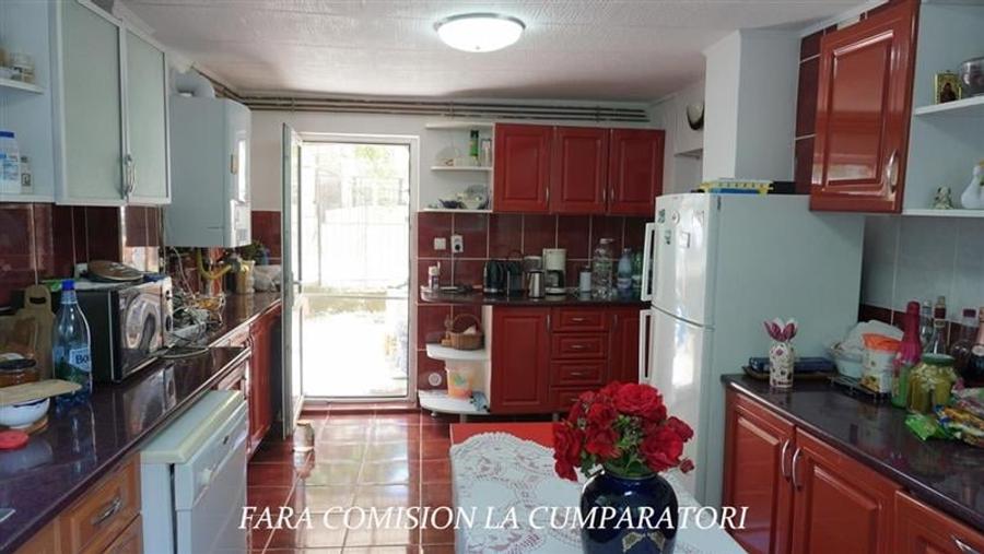 Apartament cu 3 camere decomandat în Sud